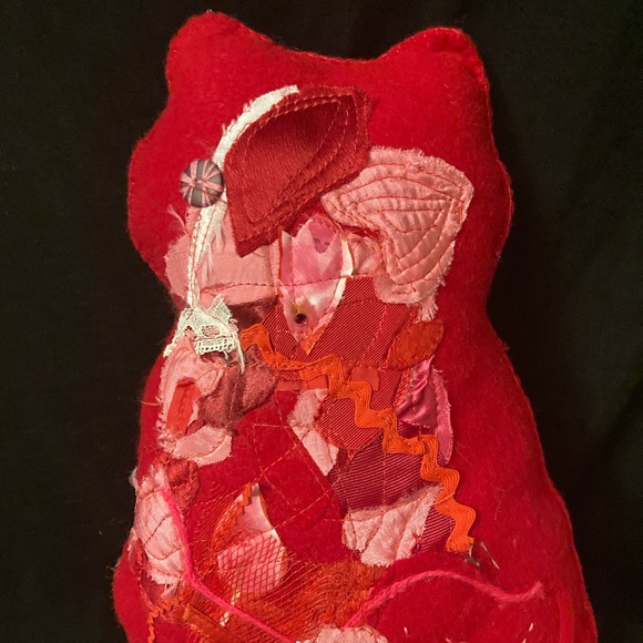 Felted cat pillow with apliqued and stitched designs. Vintage fabric and button. - Picture 1 of 5